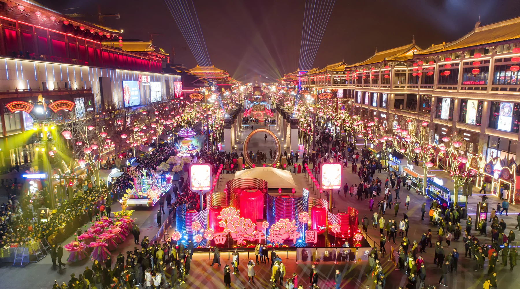 大唐不夜城街区夜景，旧作品集收录的项目画面