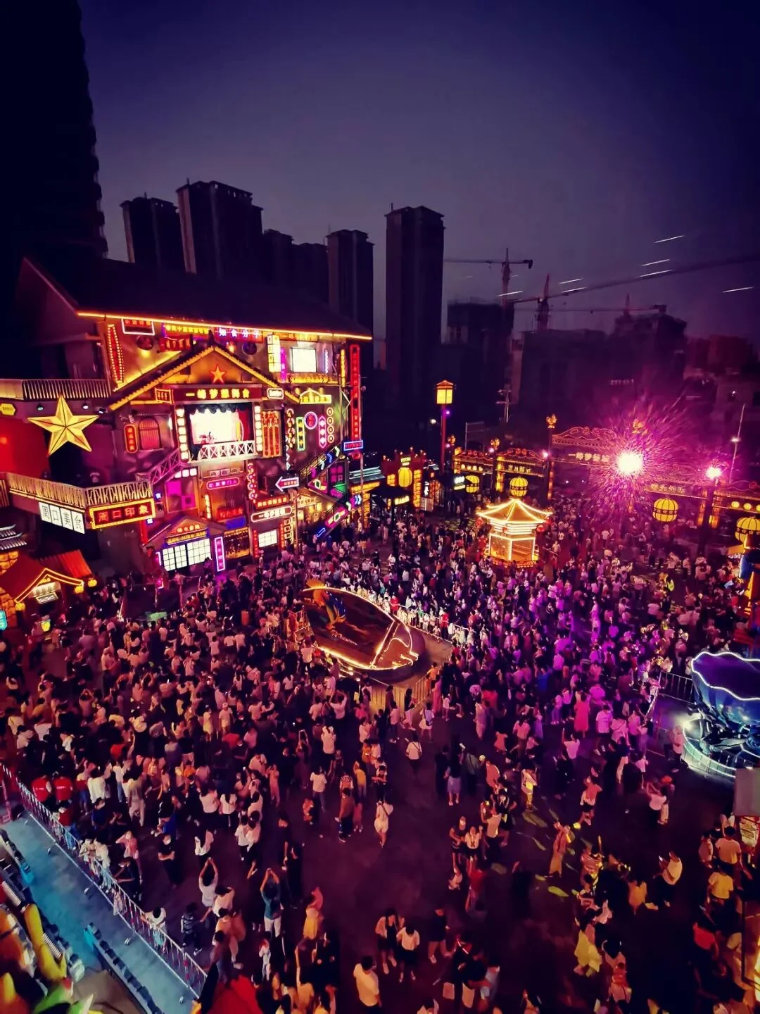 周口一峰梦想城街区夜景，旧作品集收录的项目资料